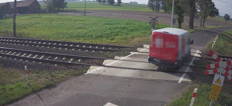 Correct camera frame for counting the road cross-section and ALPR
