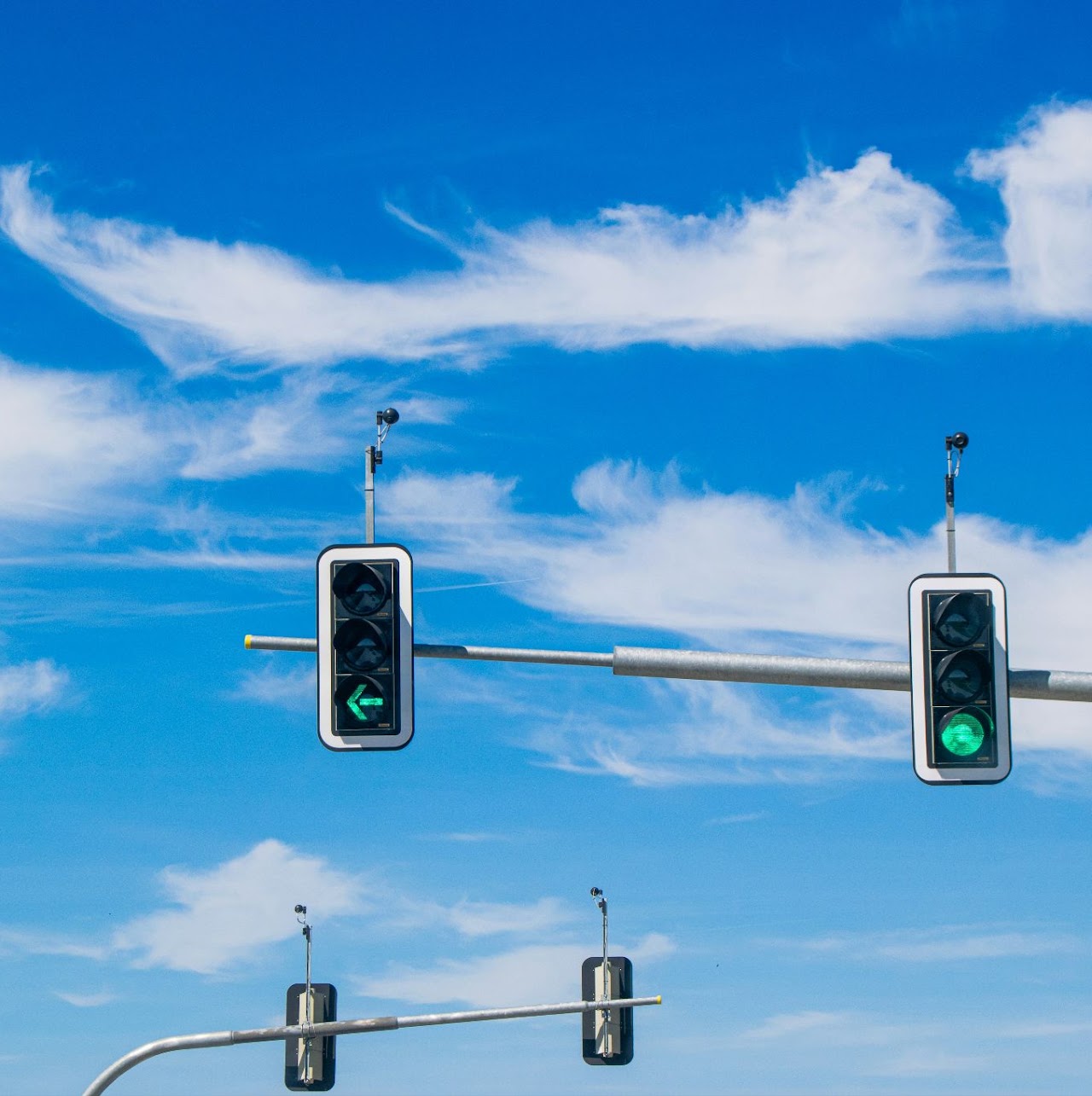 Security and crisis management: – use alerts and live data to assess incidents
