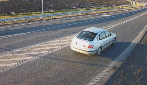 Correct camera frame for counting the road cross-section and ALPR