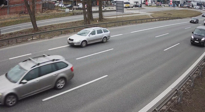 Correct camera frame for counting the road cross-section and ALPR