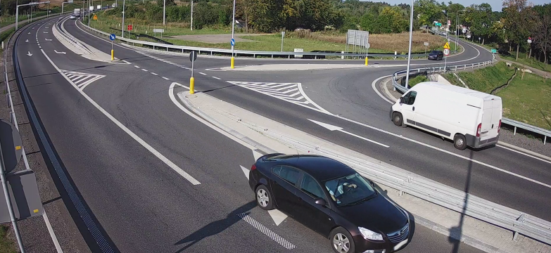 Correct camera frame for counting an intersection or roundabout